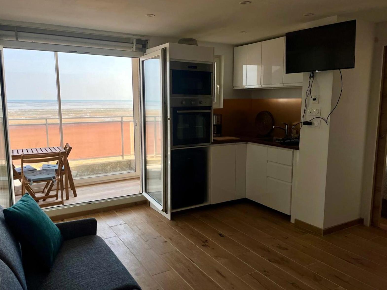 Mettons Les Voiles - Appt Vue Mer Avec Loggia Bernières-sur-Mer Exterior foto