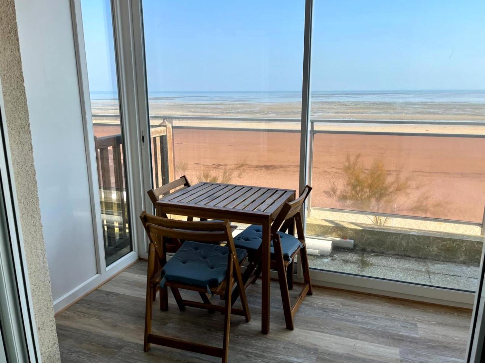 Mettons Les Voiles - Appt Vue Mer Avec Loggia Bernières-sur-Mer Exterior foto